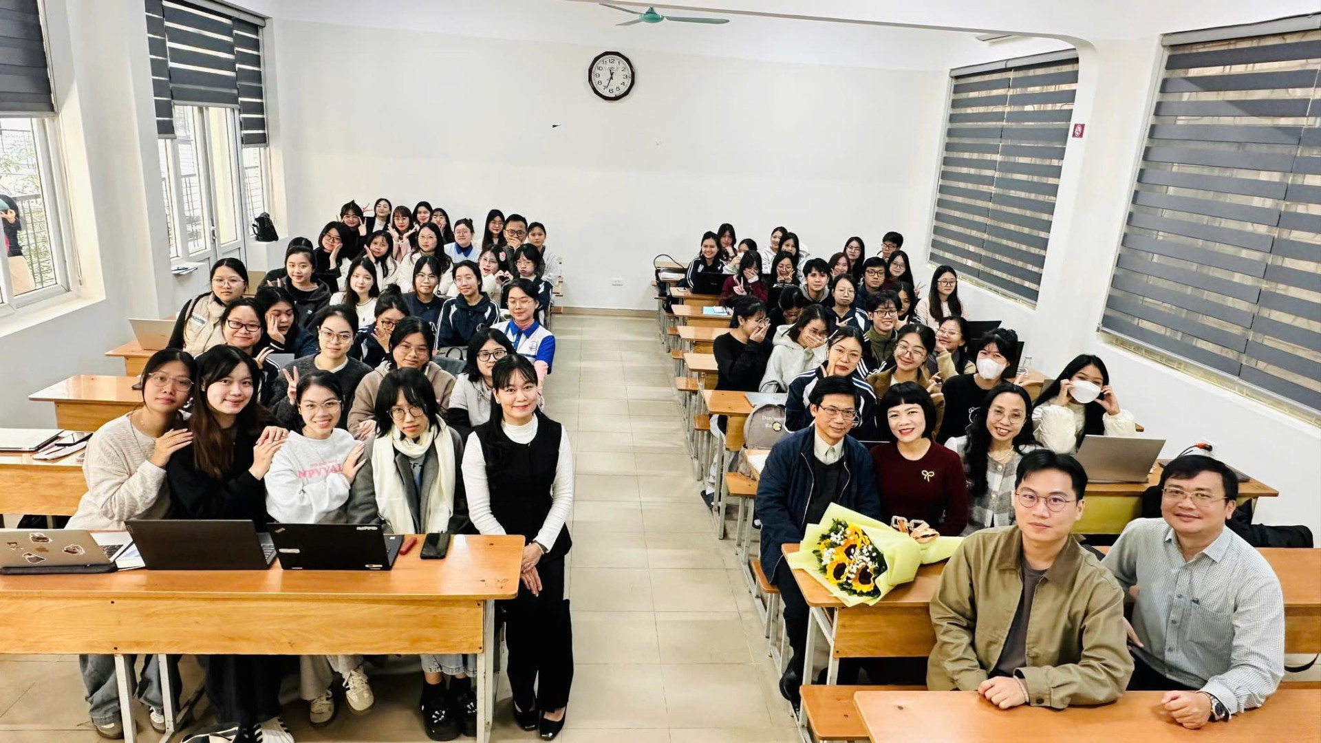 Tọa đàm nhà văn Thiên Sơn