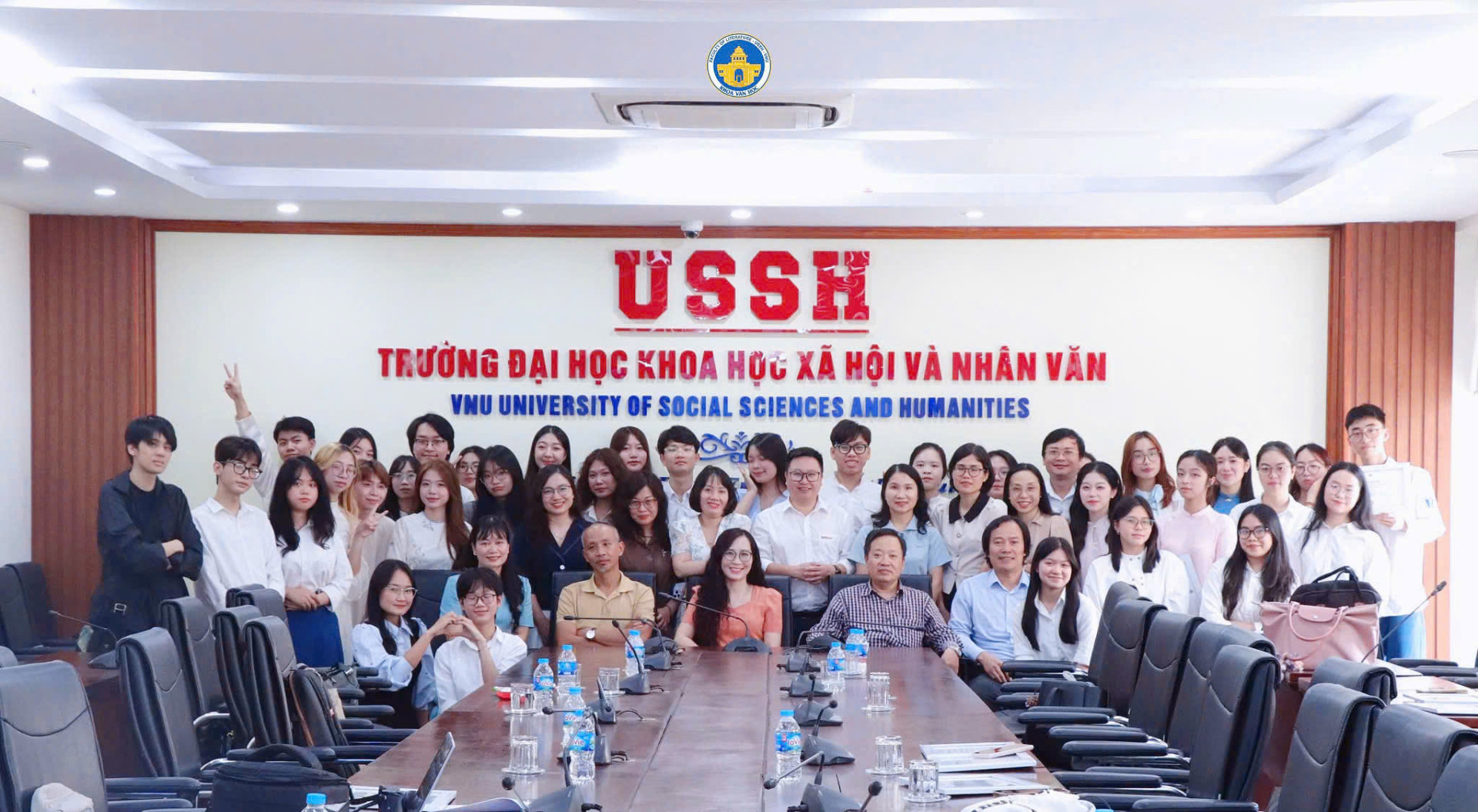 HỘI NGHỊ NCKH SINH VIÊN KHOA VĂN HỌC 2025-2026: DẤU ẤN  HỌC THUẬT TỪ BA NGÀNH ĐÀO TẠO